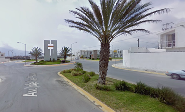 SF-  CASA EN VENTA EN LAS PLAZAS