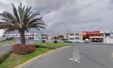 SF-  CASA EN VENTA EN LAS PLAZAS