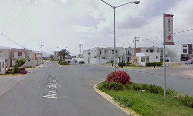 SF-  CASA EN VENTA EN LAS PLAZAS