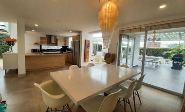 VENTA DE CASA DE 254m2 EN CONJUNTO CERRADO EN LA FLORIDA, MANIZALES CALDAS