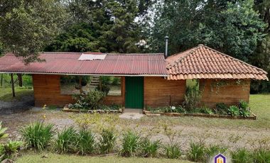 Hermosa finca con casa principal y 3 cabañas. Medellín - Santa Elena
