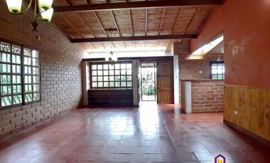 Hermosa finca con casa principal y 3 cabañas. Medellín - Santa Elena
