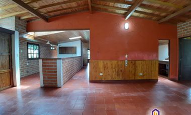 Hermosa finca con casa principal y 3 cabañas. Medellín - Santa Elena