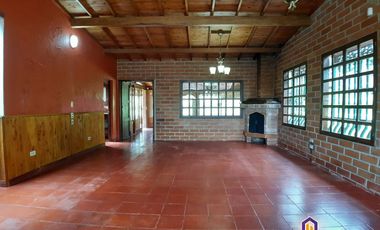 Hermosa finca con casa principal y 3 cabañas. Medellín - Santa Elena