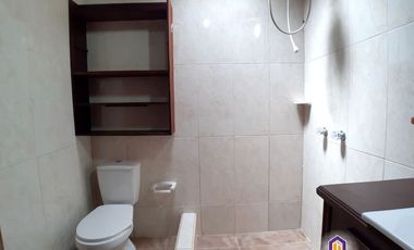 Hermosa finca con casa principal y 3 cabañas. Medellín - Santa Elena
