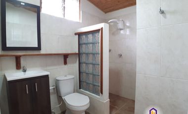 Hermosa finca con casa principal y 3 cabañas. Medellín - Santa Elena