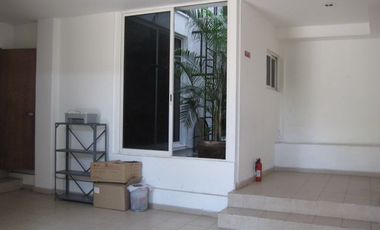 EN VENTA EDIFICIO CON MAGNIFICA UBICACION EN ESQUINA EN CUERNAVACA, MORELOS.