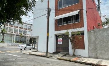 EN VENTA EDIFICIO CON MAGNIFICA UBICACION EN ESQUINA EN CUERNAVACA, MORELOS.