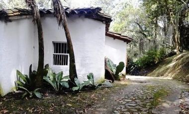 CASA FINCA EN EL POBLADO SAN LUCAS EN EXCELENTE UBICACIÓN
