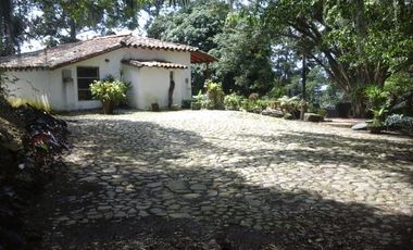 CASA FINCA EN EL POBLADO SAN LUCAS EN EXCELENTE UBICACIÓN