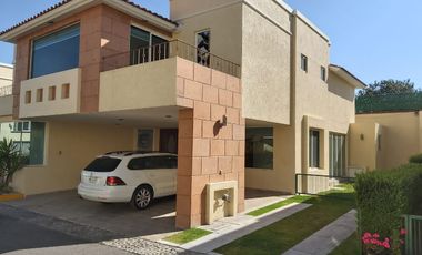 Amplia casa en renta en El Rosario, Metepec