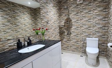 Trade Everyday Stresses for Endless Ocean Breezes, 2-storey, 4 bed, 3 bath villa near the sea. This spacious haven awaits, yours for only 7.25 Mil. (P