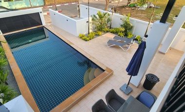 Trade Everyday Stresses for Endless Ocean Breezes, 2-storey, 4 bed, 3 bath villa near the sea. This spacious haven awaits, yours for only 7.25 Mil. (P