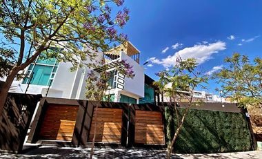 Hermosa Residencia en juriquilla Venta