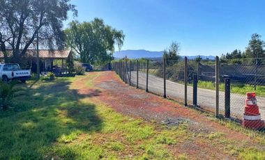 Se vende hermosa parcela con casa en la localidad de Quillon