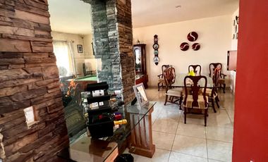 Hermosa casa con amplio jardín