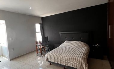 Hermosa casa con amplio jardín