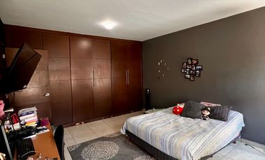 Hermosa casa con amplio jardín