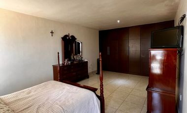 Hermosa casa con amplio jardín