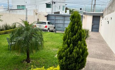 Hermosa casa con amplio jardín