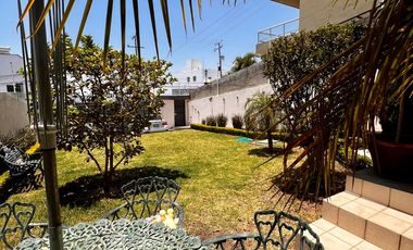 Hermosa casa con amplio jardín