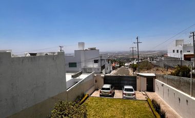 Hermosa casa con amplio jardín