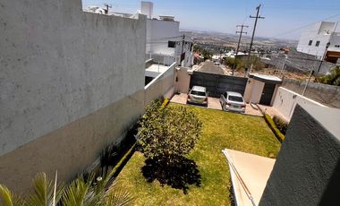 Hermosa casa con amplio jardín