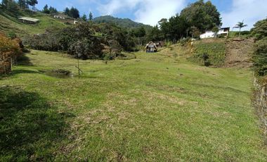 Se vende lote finca 4.968 metros, con glamping y dos casas habitables.