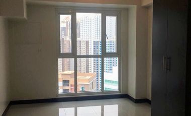 FOR LEASE! Studio unit w/ parking in the Axis Residences, Pioneer Street, Mandaluyong