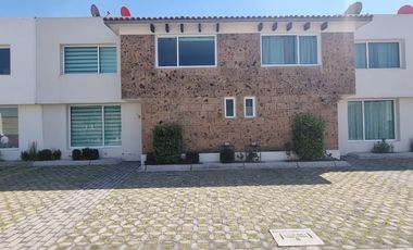CASA EN RENTA FRACC. BOSQUE DE LAS FUENTES CALIMAYA A 13 MINUTOS GALERIAS METEPEC