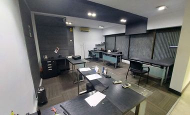 PR16858 Oficina Amoblada en venta en el sector Laureles, Medellin
