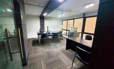 PR16858 Oficina Amoblada en venta en el sector Laureles, Medellin