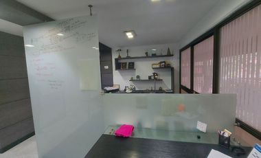 PR16858 Oficina Amoblada en venta en el sector Laureles, Medellin