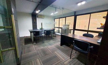 PR16858 Oficina Amoblada en venta en el sector Laureles, Medellin