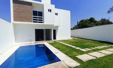 Casa en venta, Cuautla, Morelos, con alberca y amplio jardin