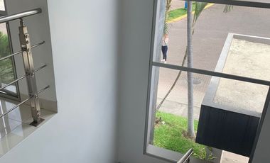 ALQUILO AMPLIA CASA EN SAMBORONDÓN - 1 DORMITORIO EN LA PLANTA BAJA