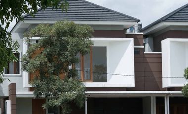 Posisi Hook, Hunian Bergaya Minimalis Elegan, Dekat Jalan Magelang