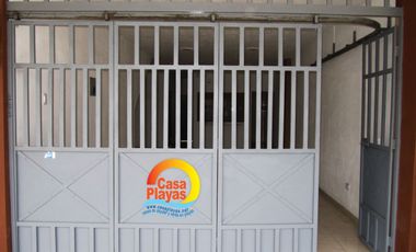 Casa Rentera de Venta en El Centro de Playas con 2 Locales Comerciales
