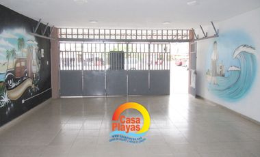 Casa Rentera de Venta en El Centro de Playas con 2 Locales Comerciales