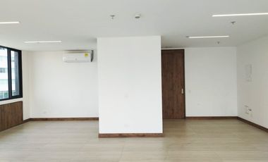 PR20315 Oficina en venta en el sector Milla de Oro