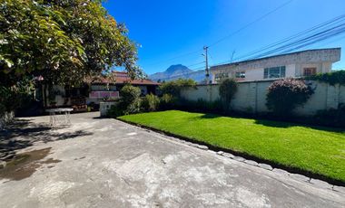 Casa de venta en Otavalo, calle Sucre, 929 m2