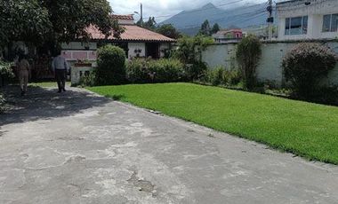 Casa de venta en Otavalo, calle Sucre, 929 m2