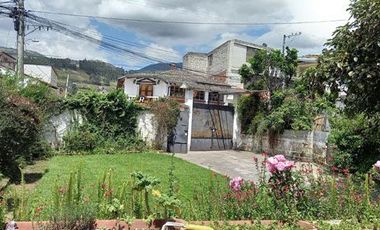 Casa de venta en Otavalo, calle Sucre, 929 m2