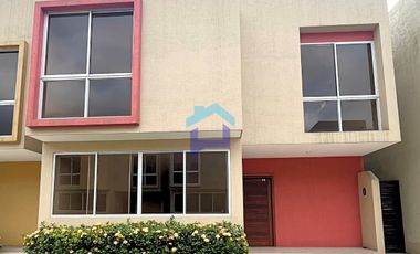 Casa de Venta en Urbanización Palma Dorada, Machala