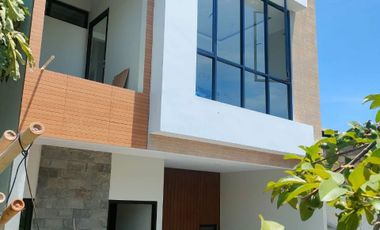 Dijual Rumah Townhouse Modern Minimalis harga terjangkau 2 Lantai Di Lubang Buaya Jakarta Timur