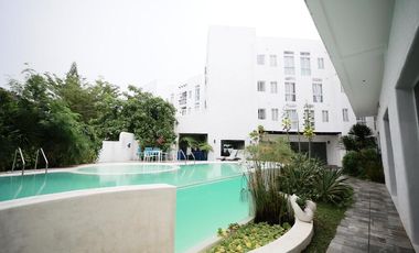 La Bella Tagaytay studio type unit with balcony, Midrise,  a Cozy place with trees within the premises