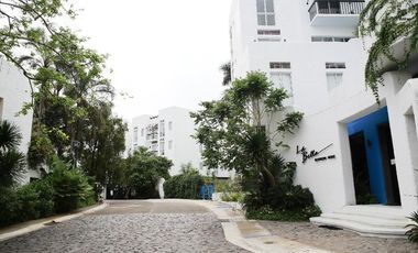 La Bella Tagaytay studio type unit with balcony, Midrise,  a Cozy place with trees within the premises