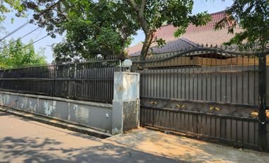 FOR SALE RUMAH LAMA HITUNG TANAH ZONA KOMERSIAL DI BANGKA KEMANG JAKARTA SELATAN