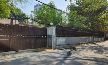 FOR SALE RUMAH LAMA HITUNG TANAH ZONA KOMERSIAL DI BANGKA KEMANG JAKARTA SELATAN