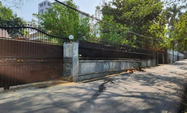 FOR SALE RUMAH LAMA HITUNG TANAH ZONA KOMERSIAL DI BANGKA KEMANG JAKARTA SELATAN